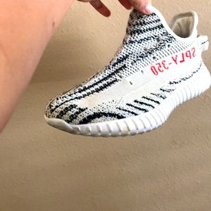 shoe laces in shoe so you can lace it anyway you want